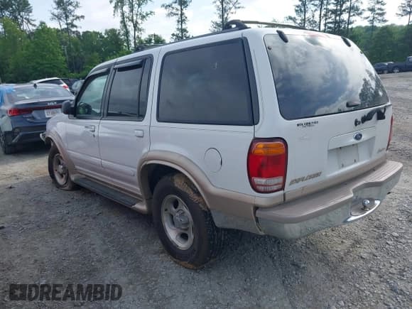 ✅ 2000 Ford Explorer Eddie Bauer • VIN: 1FMDU74E0YUB41056 • Lot: 42258224. Wystawiony na IAAI z przebiegiem 134 401 mil. Bezpłatny archiwum sprzedaży aukcyjnych z USA i szczegółowy raport historii pojazdu na DreamBid. Zdjęcie 3.