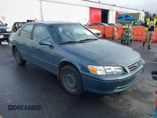 ✅ 2000 Toyota Camry LE • VIN: JT2BG22K0Y0383845 • Lot: 43727724. Wystawiony na IAAI z przebiegiem 212 419 mil. Bezpłatny archiwum sprzedaży aukcyjnych z USA i szczegółowy raport historii pojazdu na DreamBid. Zdjęcie 1.