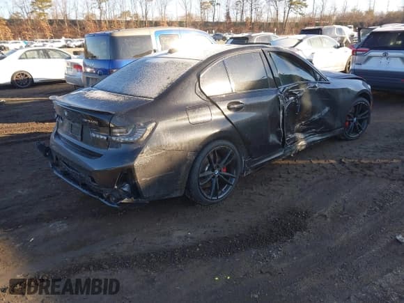 ✅ 2024 BMW 3 Series M340i xDrive • VIN: 3MW49FF0XR8E15313 • Lot: 41385641. Listed on IAAI with 2,914 mi. Free auction sales archive from the USA and detailed vehicle history report at DreamBid. Image 4.