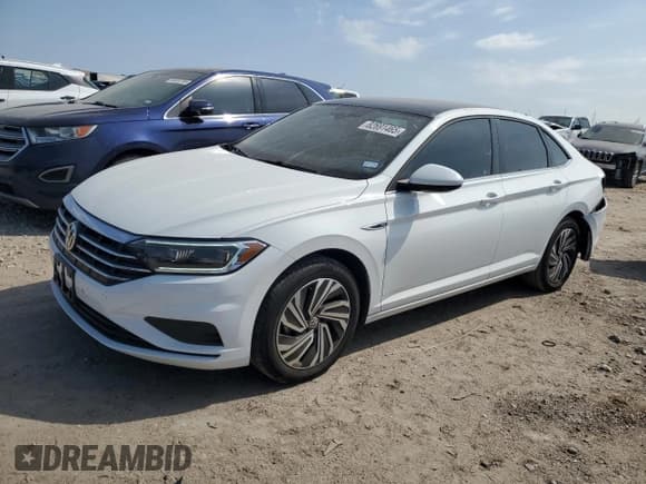 ✅ 2021 Volkswagen Jetta SEL • VIN: 3VWE57BU6MM097172 • Lot: 82691465. Listed on Copart with 30,840 mi. Free auction sales archive from the USA and detailed vehicle history report at DreamBid. Image 1.