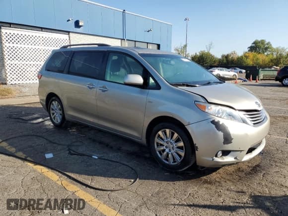 ✅ 2017 Toyota Sienna XLE • VIN: 5TDDZ3DCXHS158304 • Lot: 80847095. Listed on Copart with 124,463 mi. Free auction sales archive from the USA and detailed vehicle history report at DreamBid. Image 4.