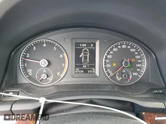 ✅ 2010 Volkswagen Eos Lux • VIN: WVWFA7AH5AV017692 • Lot: 76176224. Listed on Copart with 87,539 mi. Free auction sales archive from the USA and detailed vehicle history report at DreamBid. Image 9.