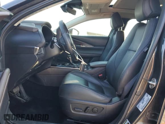 ✅ 2023 Mazda CX-30 Premium Plus • VIN: 3MVDMBEY3PM559046 • Lot: 42758205. Wystawiony na Copart z przebiegiem 11 793 mil. Bezpłatny archiwum sprzedaży aukcyjnych z USA i szczegółowy raport historii pojazdu na DreamBid. Zdjęcie 7.