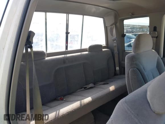 ✅ 1997 GMC Sierra 2500 • VIN: 1GTGC29F0VE530973 • Lot: 41544294. Wystawiony na IAAI z przebiegiem 225 486 mil. Bezpłatny archiwum sprzedaży aukcyjnych z USA i szczegółowy raport historii pojazdu na DreamBid. Zdjęcie 8.