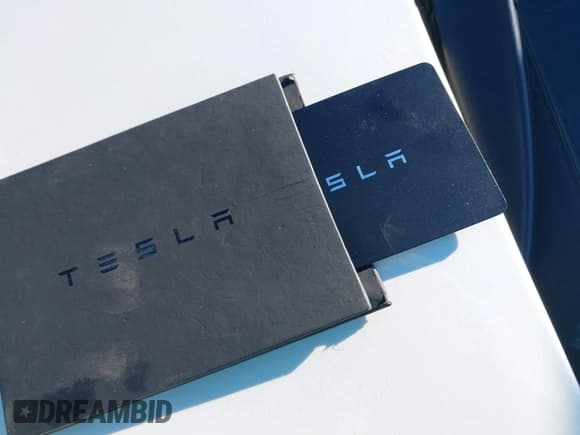 ✅ 2024 Tesla Model Y Long Range • VIN: 7SAYGDEE0RF027744 • Lot: 43405801. Wystawiony na IAAI z przebiegiem 16 832 mil. Bezpłatny archiwum sprzedaży aukcyjnych z USA i szczegółowy raport historii pojazdu na DreamBid. Zdjęcie 11.