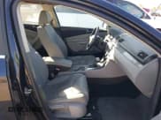 ✅ 2008 Volkswagen Passat Turbo • VIN: WVWJK73C58E204126 • Лот: 43801876. Опубликован ранее на IAAI с пробегом 261 009 миль. Бесплатный доступ к архиву аукционных продаж из США и подробный отчёт об истории автомобиля на DreamBid. Изображение 5.