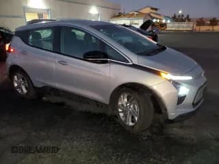 ✅ 2023 Chevrolet Bolt EV 1LT • VIN: 1G1FW6S04P4192513 • Lot: 83825224. Wystawiony na Copart z przebiegiem 26 912 mil. Bezpłatny archiwum sprzedaży aukcyjnych z USA i szczegółowy raport historii pojazdu na DreamBid. Zdjęcie 4.