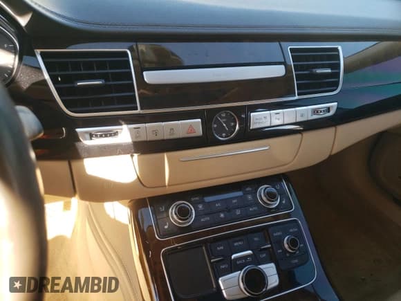 ✅ 2015 Audi A8 3.0L TDI • VIN: WAU3MAFD5FN035661 • Лот: 60558862. Опубликован ранее на Copart с пробегом 61 340 миль. Бесплатный доступ к архиву аукционных продаж из США и подробный отчёт об истории автомобиля на DreamBid. Изображение 9.