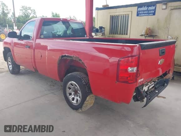 2008 Chevrolet Silverado 1500 Work Truck z VIN 1GCEC14XX8Z192206, wystawiony jako IAAI lot #43172347 z przebiegiem 202 186 mil mil oraz . Historia ofert i sprzedaży dostępna na DreamBid. Obrazek 3.