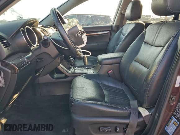 ✅ 2013 Kia Sorento EX • VIN: 5XYKU3A61DG403129 • Лот: 95126825. Опубликован ранее на Copart с пробегом 142 688 миль. Бесплатный доступ к архиву аукционных продаж из США и подробный отчёт об истории автомобиля на DreamBid. Изображение 7.