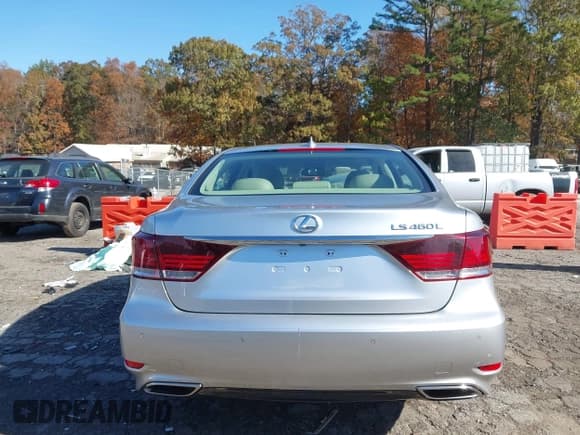 ✅ 2014 Lexus LS 460 L • VIN: JTHGL5EF9E5053398 • Лот: 43696263. Опубликован ранее на IAAI с пробегом 117 545 миль. Бесплатный доступ к архиву аукционных продаж из США и подробный отчёт об истории автомобиля на DreamBid. Изображение 16.
