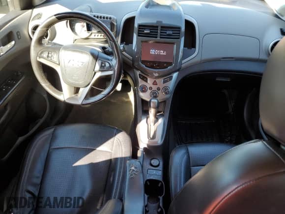 2015 Chevrolet Sonic LTZ с VIN 1G1JE6SB7F4120220, выставлен на аукционе Copart как лот 73006014 с пробегом 176 394 миль миль и Списание • Salvage title. История ставок и продаж доступна на DreamBid. Изображение 8.