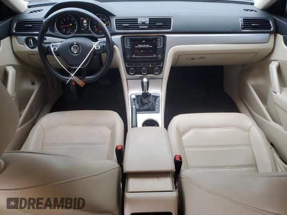 ✅ 2019 Volkswagen Passat Wolfsburg Edition • VIN: 1VWLA7A31KC002933 • Lot: 90741055. Wystawiony na Copart z przebiegiem 80 727 mil. Bezpłatny archiwum sprzedaży aukcyjnych z USA i szczegółowy raport historii pojazdu na DreamBid. Zdjęcie 8.