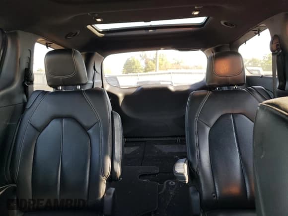 ✅ 2019 Chrysler Pacifica Touring L Plus • VIN: 2C4RC1EG7KR528797 • Lot: 71873505. Wystawiony na Copart z przebiegiem 118 600 mil. Bezpłatny archiwum sprzedaży aukcyjnych z USA i szczegółowy raport historii pojazdu na DreamBid. Zdjęcie 10.