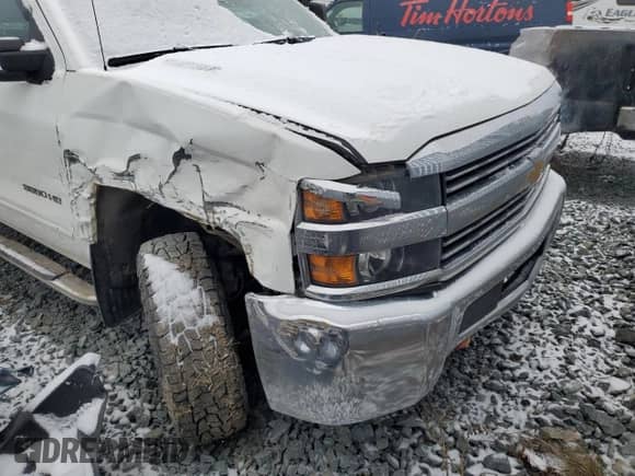 2015 Chevrolet Silverado 3500HD LT с VIN 1GC4KZE8XFF618267, выставлен на аукционе Copart как лот 87687325 с пробегом 156 087 миль миль и На запчасти • Non repairable. История ставок и продаж доступна на DreamBid. Изображение 5.