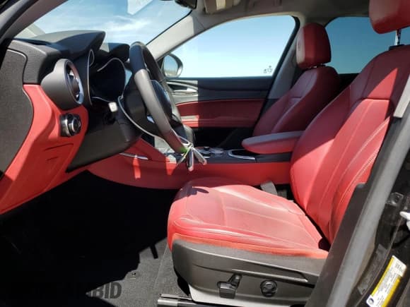 ✅ 2020 Alfa Romeo Stelvio • VIN: ZASPAJAN5L7C94672 • Lot: 49097535. Wystawiony na Copart z przebiegiem 64 009 mil. Bezpłatny archiwum sprzedaży aukcyjnych z USA i szczegółowy raport historii pojazdu na DreamBid. Zdjęcie 7.