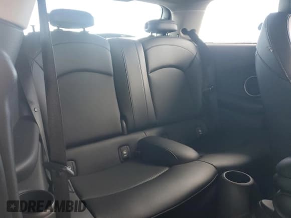 ✅ 2014 MINI Hardtop S • VIN: WMWXM7C57ET926496 • Lot: 92811925. Wystawiony na Copart z przebiegiem 54 434 mil. Bezpłatny archiwum sprzedaży aukcyjnych z USA i szczegółowy raport historii pojazdu na DreamBid. Zdjęcie 10.