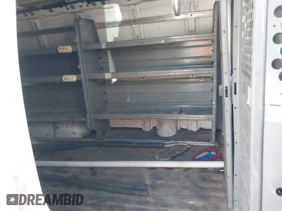 ✅ 2014 Chevrolet Express Cargo • VIN: 1GCWGFBAXE1212680 • Lot: 42450162. Wystawiony na IAAI z przebiegiem 253 657 mil. Bezpłatny archiwum sprzedaży aukcyjnych z USA i szczegółowy raport historii pojazdu na DreamBid. Zdjęcie 8.