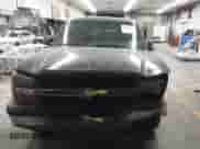 2004 Chevrolet Silverado 1500 Work Truck z VIN 1GCEC14X24Z263232, wystawiony jako IAAI lot #41720611 z przebiegiem 272 921 mil mil oraz . Historia ofert i sprzedaży dostępna na DreamBid. Obrazek 12.
