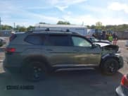 ✅ 2025 Volkswagen Atlas 2.0T Peak Edition • VIN: 1V2CR2CA5SC555030 • Lot: 43332913. Listed on IAAI with 559 mi. Free auction sales archive from the USA and detailed vehicle history report at DreamBid. Image 13.