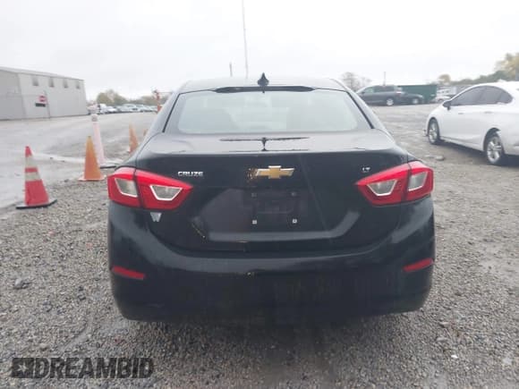 ✅ 2018 Chevrolet Cruze LT • VIN: 1G1BE5SM8J7234587 • Lot: 43569915. Wystawiony na IAAI z przebiegiem 72 947 mil. Bezpłatny archiwum sprzedaży aukcyjnych z USA i szczegółowy raport historii pojazdu na DreamBid. Zdjęcie 16.