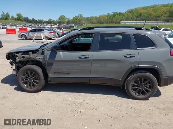 ✅ 2023 Jeep Cherokee Altitude Lux • VIN: 1C4PJMMB2PD113241 • Lot: 42049059. Wystawiony na IAAI z przebiegiem 46 944 mil. Bezpłatny archiwum sprzedaży aukcyjnych z USA i szczegółowy raport historii pojazdu na DreamBid. Zdjęcie 14.