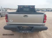 ✅ 2005 Chevrolet Silverado 2500HD LS • VIN: 1GCHK23275F915180 • Lot: 43714299. Wystawiony na IAAI z przebiegiem 135 346 mil. Bezpłatny archiwum sprzedaży aukcyjnych z USA i szczegółowy raport historii pojazdu na DreamBid. Zdjęcie 16.