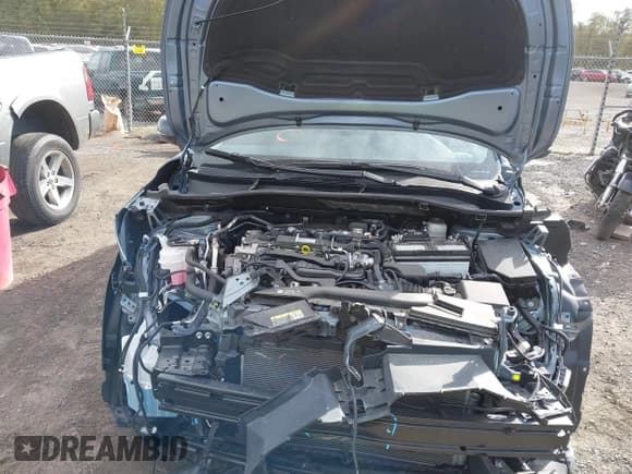 ✅ 2024 Toyota Corolla Cross XLE • VIN: 7MUDAABG0RV098817 • Lot: 43495355. Wystawiony na IAAI z przebiegiem 18 563 mil. Bezpłatny archiwum sprzedaży aukcyjnych z USA i szczegółowy raport historii pojazdu na DreamBid. Zdjęcie 10.