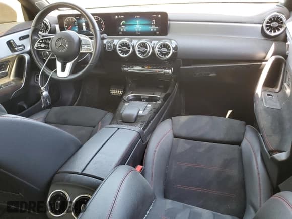 ✅ 2022 Mercedes-Benz CLA 250 • VIN: W1K5J4HBXNN248918 • Lot: 61051935. Wystawiony na Copart z przebiegiem 54 504 mil. Bezpłatny archiwum sprzedaży aukcyjnych z USA i szczegółowy raport historii pojazdu na DreamBid. Zdjęcie 8.