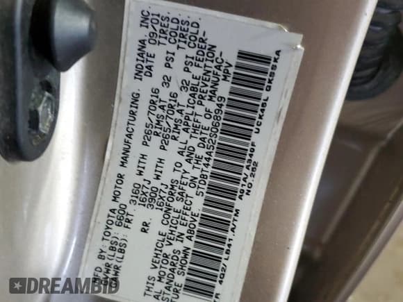 ✅ 2002 Toyota Sequoia SR5 • VIN: 5TDBT44A52S068949 • Лот: 82262215. Опубликован ранее на Copart с пробегом 328 462 миль. Бесплатный доступ к архиву аукционных продаж из США и подробный отчёт об истории автомобиля на DreamBid. Изображение 13.