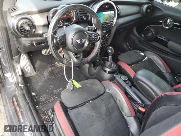 ✅ 2018 MINI Hardtop John Cooper Works • VIN: WMWXM9C56J2G49662 • Lot: 88035365. Wystawiony na Copart z przebiegiem 53 947 mil. Bezpłatny archiwum sprzedaży aukcyjnych z USA i szczegółowy raport historii pojazdu na DreamBid. Zdjęcie 8.