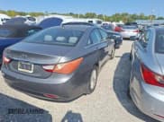 ✅ 2013 Hyundai Sonata GLS • VIN: 5NPEB4AC1DH564166 • Lot: 76308634. Listed on Copart with 156,884 mi. Free auction sales archive from the USA and detailed vehicle history report at DreamBid. Image 4.