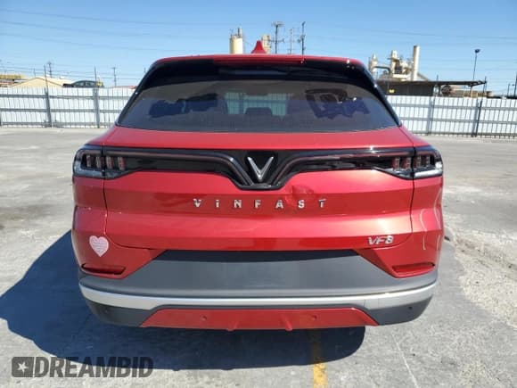 ✅ 2023 VinFast VF 8 Plus • VIN: RLLV1AFA6PH000482 • Lot: 67480545. Wystawiony na Copart z przebiegiem 7 086 mil. Bezpłatny archiwum sprzedaży aukcyjnych z USA i szczegółowy raport historii pojazdu na DreamBid. Zdjęcie 6.