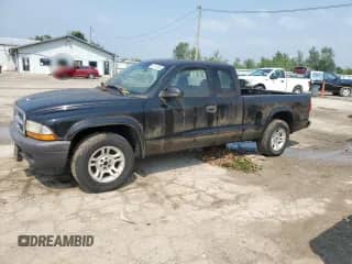2004 Dodge Dakota z VIN 1D7GL12K34S642643, wystawiony jako Copart lot #67373765 z przebiegiem 145 711 mil mil oraz Czysty tytuł • Clean title. Historia ofert i sprzedaży dostępna na DreamBid. Obrazek 1.