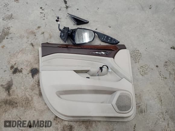 ✅ 2016 Cadillac SRX Luxury Collection • VIN: 3GYFNEE30GS583467 • Lot: 57831135. Listed on Copart with 139,890 mi. Free auction sales archive from the USA and detailed vehicle history report at DreamBid. Image 13.