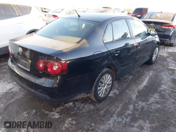 ✅ 2010 Volkswagen Jetta S • VIN: 3VWJZ7AJ1AM088434 • Лот: 43860968. Опубликован ранее на IAAI с пробегом 191 124 миль. Бесплатный доступ к архиву аукционных продаж из США и подробный отчёт об истории автомобиля на DreamBid. Изображение 4.