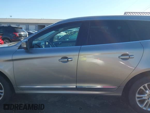 ✅ 2016 Volvo XC60 T5 Premier • VIN: YV4612RK5G2854730 • Lot: 43386587. Wystawiony na IAAI z przebiegiem 89 237 mil. Bezpłatny archiwum sprzedaży aukcyjnych z USA i szczegółowy raport historii pojazdu na DreamBid. Zdjęcie 14.