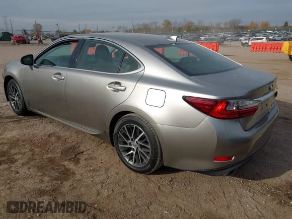 ✅ 2016 Lexus ES 330 • VIN: 58ABK1GG5GU018836 • Lot: 43635193. Listed on IAAI with 37,600 mi. Free auction sales archive from the USA and detailed vehicle history report at DreamBid. Image 3.