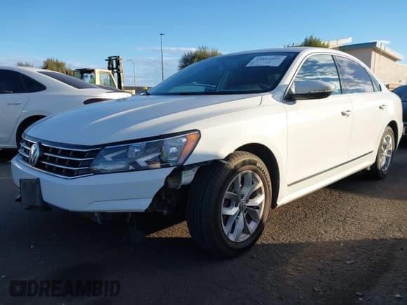 ✅ 2017 Volkswagen Passat S • VIN: 1VWAT7A39HC024186 • Lot: 43851061. Listed on IAAI with 85,564 mi. Free auction sales archive from the USA and detailed vehicle history report at DreamBid. Image 2.