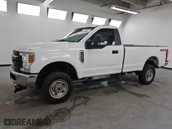 ✅ 2019 Ford F-250 XL • VIN: 1FTBF2B62KEF61553 • Lot: 65133795. Listed on Copart with 100,833 mi. Free auction sales archive from the USA and detailed vehicle history report at DreamBid. Image 1.