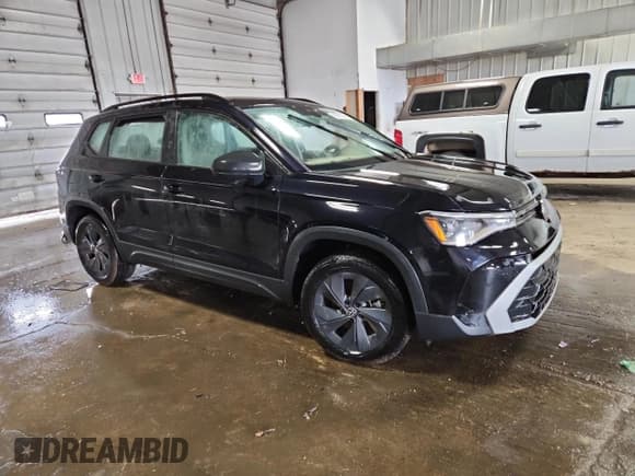 ✅ 2025 Volkswagen Taos S • VIN: 3VV5C7B22SM044555 • Лот: 71500465. Опубликован ранее на Copart с пробегом Не указан. Бесплатный доступ к архиву аукционных продаж из США и подробный отчёт об истории автомобиля на DreamBid. Изображение 4.