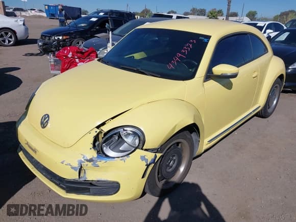 ✅ 2013 Volkswagen Beetle 2.5L • VIN: 3VWJP7AT8DM617745 • Lot: 43493323. Wystawiony na IAAI z przebiegiem 118 418 mil. Bezpłatny archiwum sprzedaży aukcyjnych z USA i szczegółowy raport historii pojazdu na DreamBid. Zdjęcie 2.