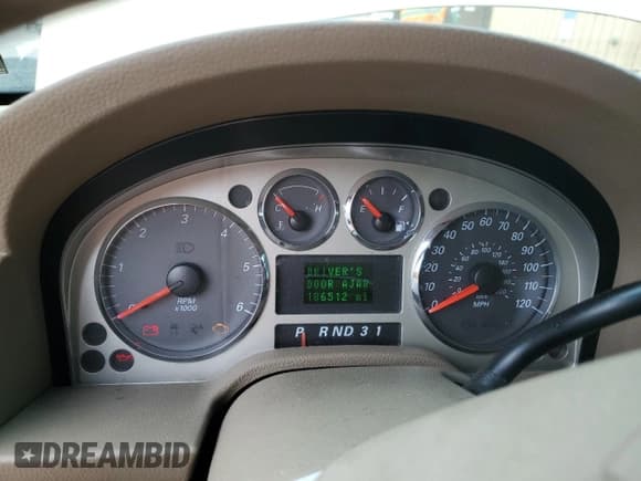 ✅ 2007 Mercury Monterey Luxury • VIN: 2MRDA22277BJ00577 • Lot: 58582525. Wystawiony na Copart z przebiegiem 186 512 mil. Bezpłatny archiwum sprzedaży aukcyjnych z USA i szczegółowy raport historii pojazdu na DreamBid. Zdjęcie 9.