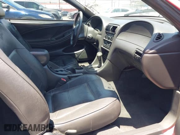 ✅ 1999 Ford Mustang • VIN: 1FAFP4045XF176751 • Lot: 42477901. Wystawiony na IAAI z przebiegiem 156 945 mil. Bezpłatny archiwum sprzedaży aukcyjnych z USA i szczegółowy raport historii pojazdu na DreamBid. Zdjęcie 5.