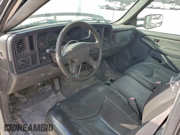 ✅ 2005 Chevrolet Silverado 2500HD Work Truck • VIN: 1GCHC24U75E212889 • Lot: 93286955. Listed on Copart with 260,584 mi. Free auction sales archive from the USA and detailed vehicle history report at DreamBid. Image 8.