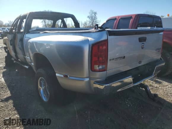 2005 Dodge 3500 SLT z VIN 3D7MS48CX5G829622, wystawiony jako Copart lot #79183874 z przebiegiem Nie podano mil oraz Nie do naprawy • Non repairable. Historia ofert i sprzedaży dostępna na DreamBid. Obrazek 2.