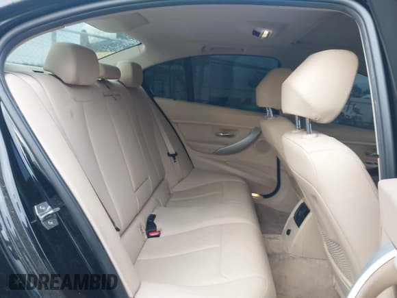 ✅ 2013 BMW 3 Series 328i • VIN: WBA3A5C55DF357141 • Lot: 43721706. Wystawiony na IAAI z przebiegiem 158 255 mil. Bezpłatny archiwum sprzedaży aukcyjnych z USA i szczegółowy raport historii pojazdu na DreamBid. Zdjęcie 8.