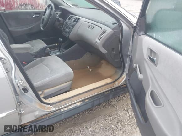 ✅ 2002 Honda Accord VP • VIN: 1HGCF86622A116482 • Lot: 41546982. Listed on IAAI with 92,131 mi. Free auction sales archive from the USA and detailed vehicle history report at DreamBid. Image 5.