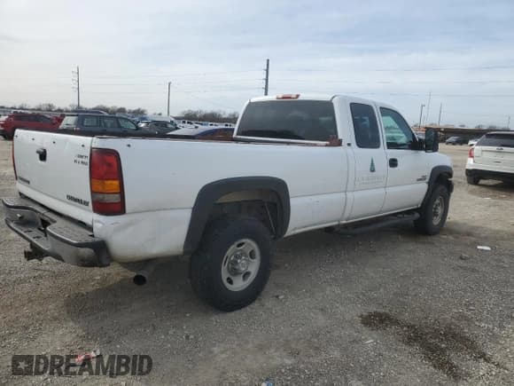 ✅ 2002 Chevrolet Silverado 2500HD LS • VIN: 1GCHC29152E117242 • Lot: 87448314. Wystawiony na Copart z przebiegiem 233 968 mil. Bezpłatny archiwum sprzedaży aukcyjnych z USA i szczegółowy raport historii pojazdu na DreamBid. Zdjęcie 3.