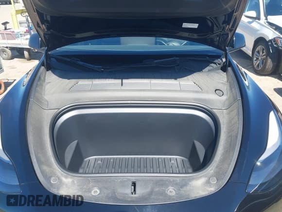 ✅ 2023 Tesla Model Y Long Range • VIN: 7SAYGDEE9PF591096 • Lot: 41762917. Wystawiony na IAAI z przebiegiem 22 582 mil. Bezpłatny archiwum sprzedaży aukcyjnych z USA i szczegółowy raport historii pojazdu na DreamBid. Zdjęcie 10.